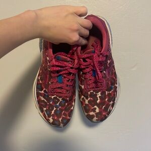 BROOKS ADRENALINE GTS Pink & White Leopard Print Running Shoes